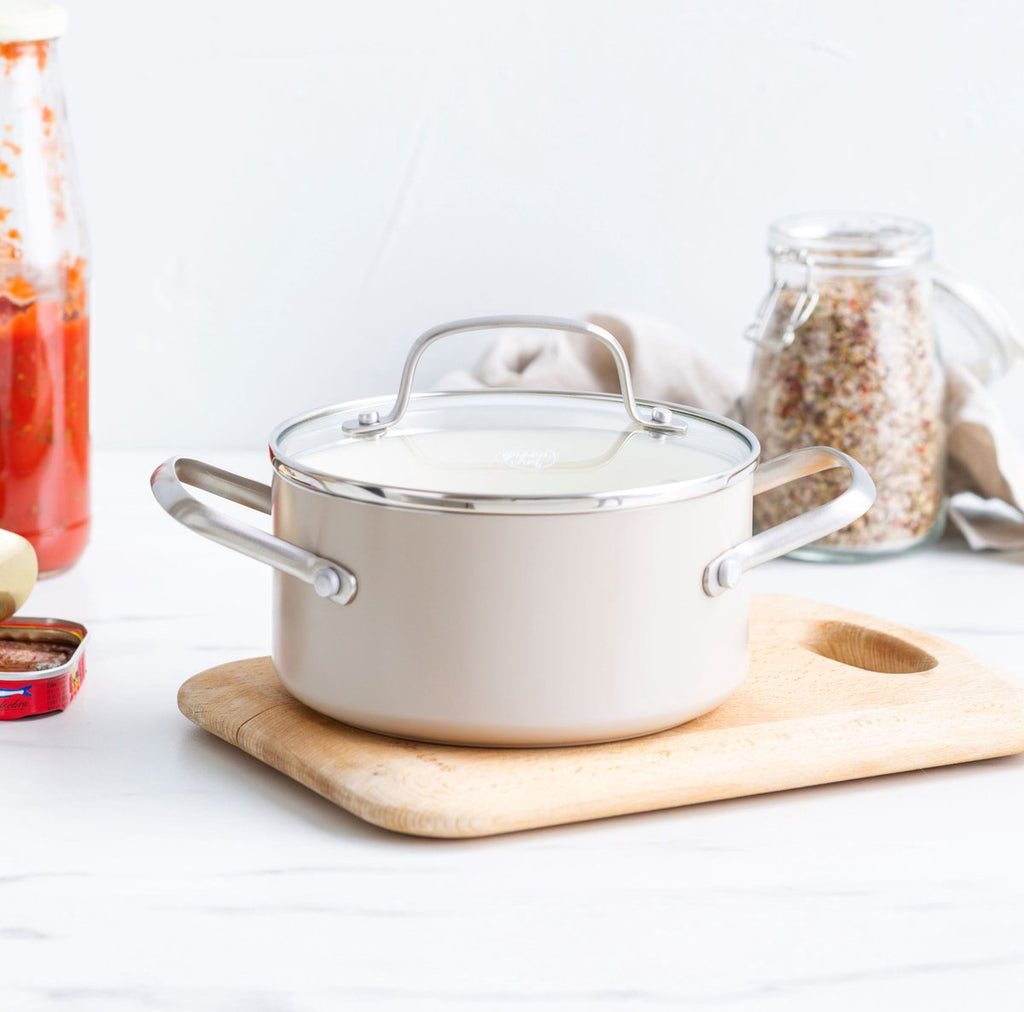 GreenChef Nordics keramische inductie kookpan met deksel 16cm/1.58L - PFAS-vrij - Inductie pan - Vaatwasserbestendig - Ovenbestendig tot 220°C - keramische anti-aanbaklaag - Crème