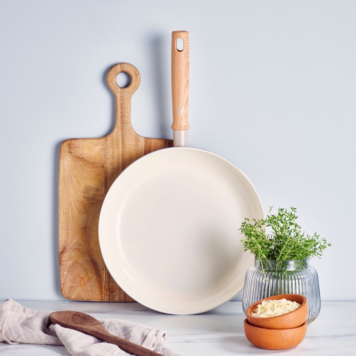 GreenChef Nordics ceramic induction frying pan 28cm - PFAS-free - Induction pan - Dishwasher safe - Oven safe up to 160°C - Ceramic non-stick coating - Without lid - Stay-cool handle - Cream