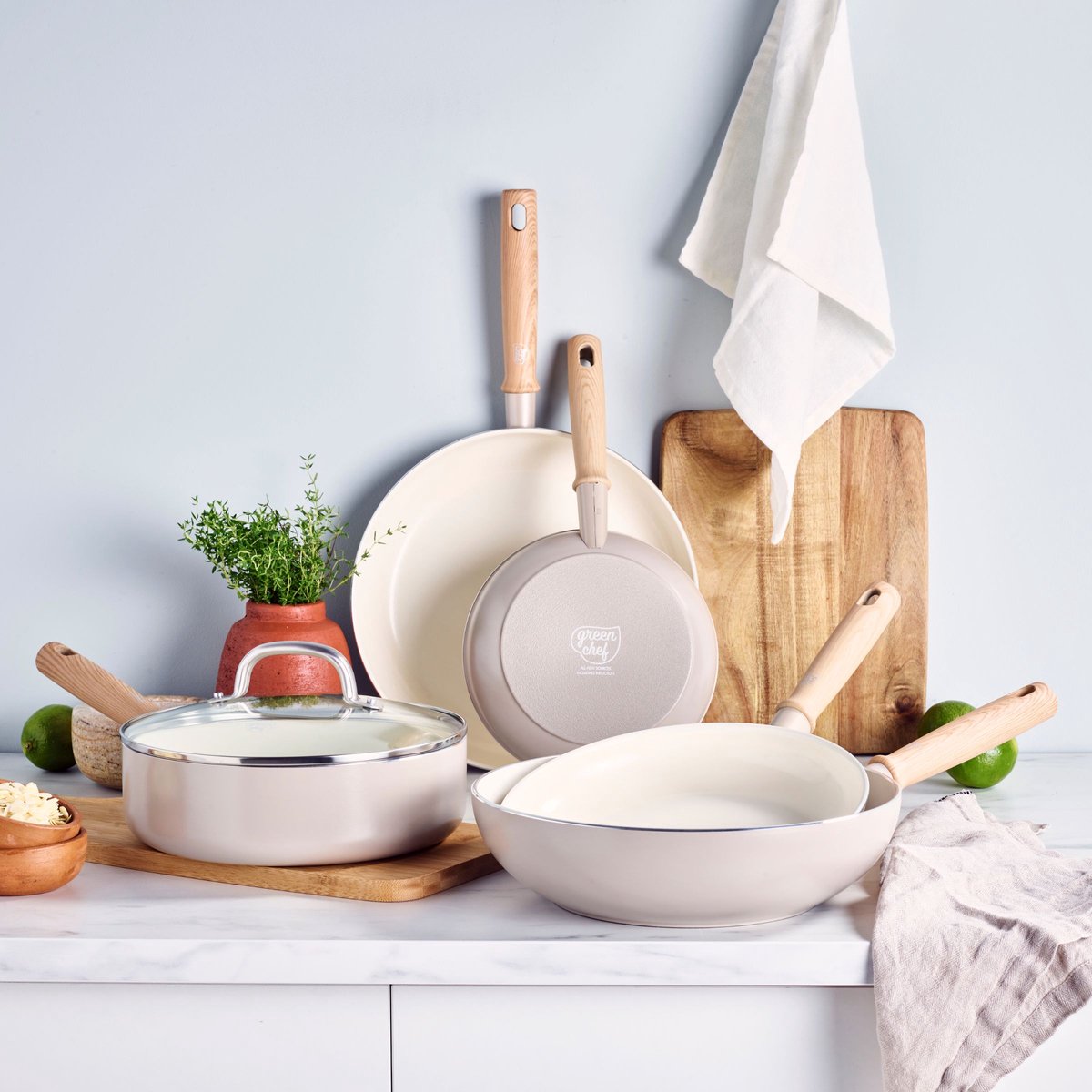 GreenChef Nordics ceramic induction frying pan 24 cm - PFAS-free - Induction pan - Dishwasher safe ceramic non-stick coating - Without lid - Stay-cool handle - Cream