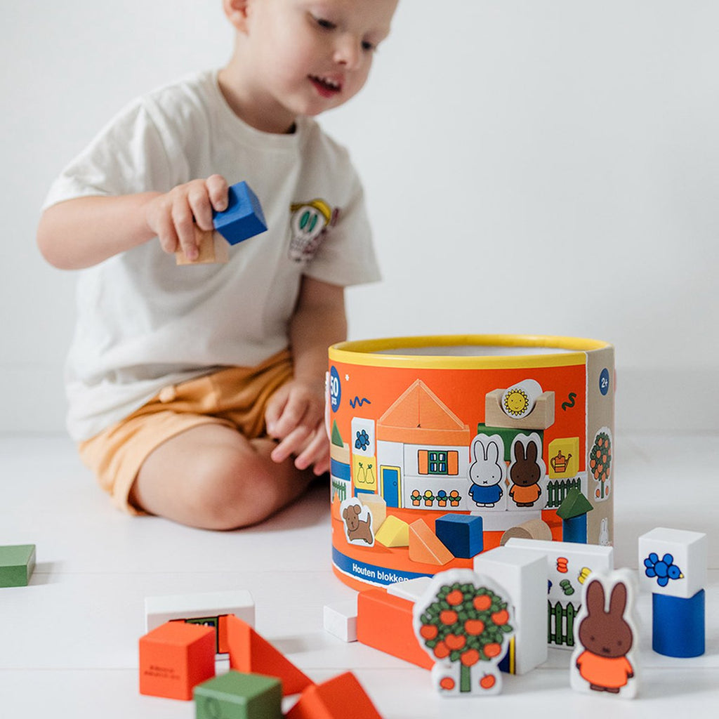 Nijntje blokkenton, houten blokken in opbergton - educatief speelgoed - peuter, kleuter - vanaf 2 jaar - Bambolino Toys