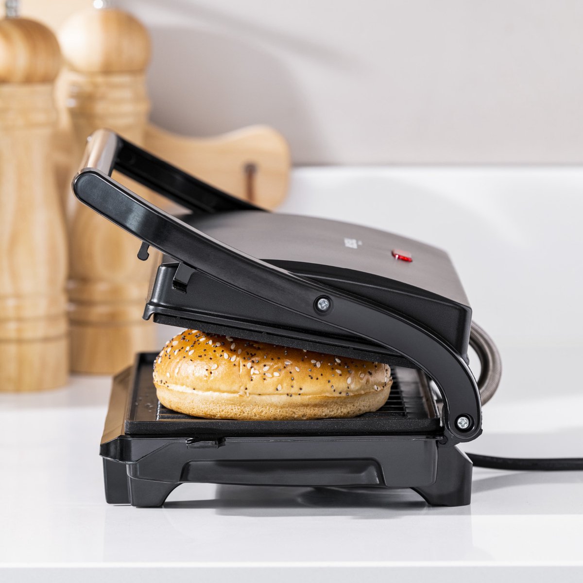 Tristar Contactgrill - GR-2650 - 700W - Tosti apparaat - Panini grill- 22,5x14cm bakoppervlak - Verticaal opbergen - Zwart
