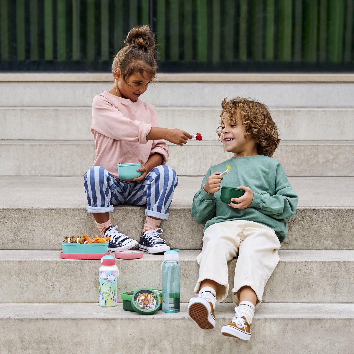 Mepal Campus Fruit Box - 300 ml - Includes fruit fork - Seals securely - Snack box - Cool blue