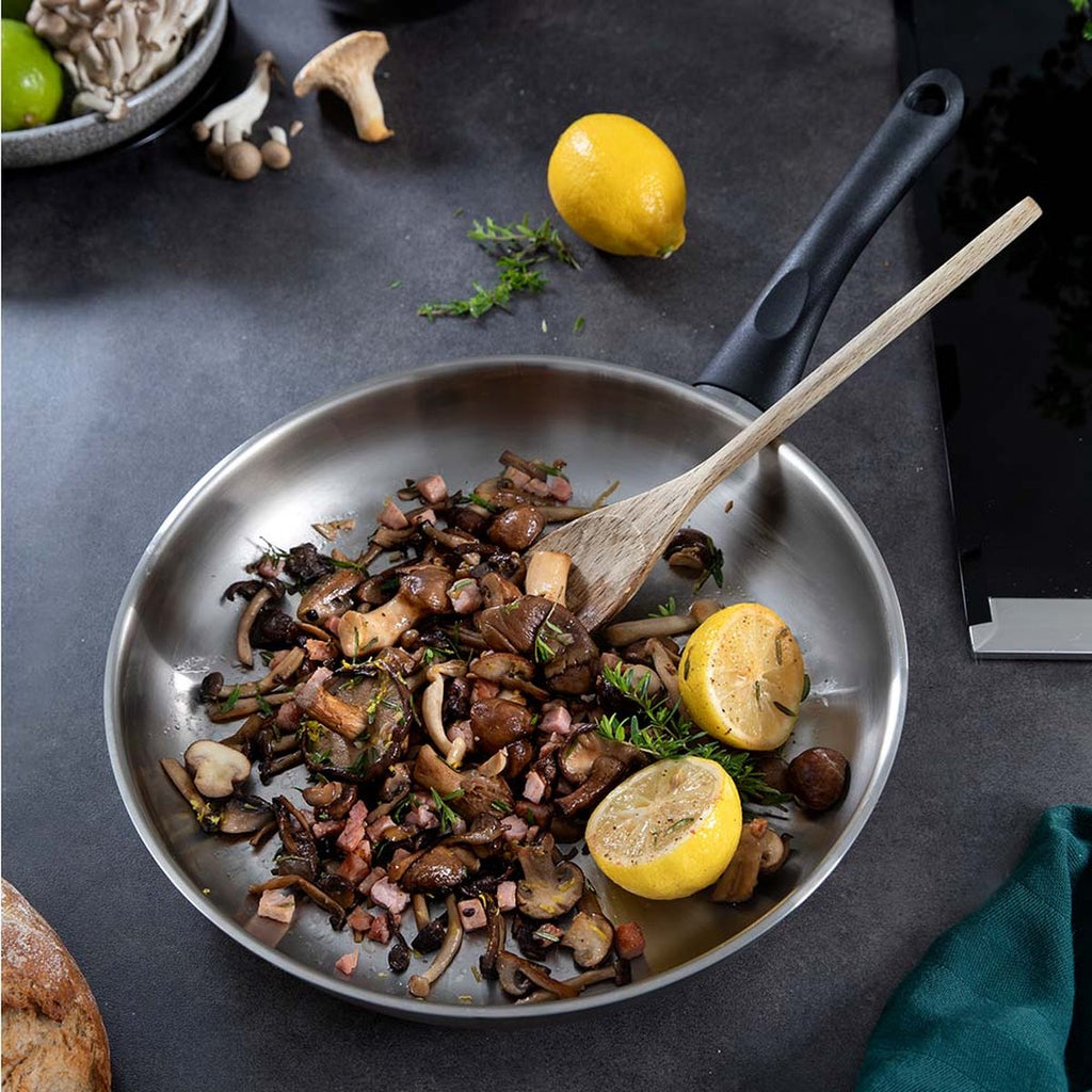 BK Bold Frying Pan 24cm - PFAS-free non-stick coating - Induction frying pan - Stainless steel skillet - Stay-cool handles - Oven safe up to 160°C - Stay-cool handles - Without lid - Silver