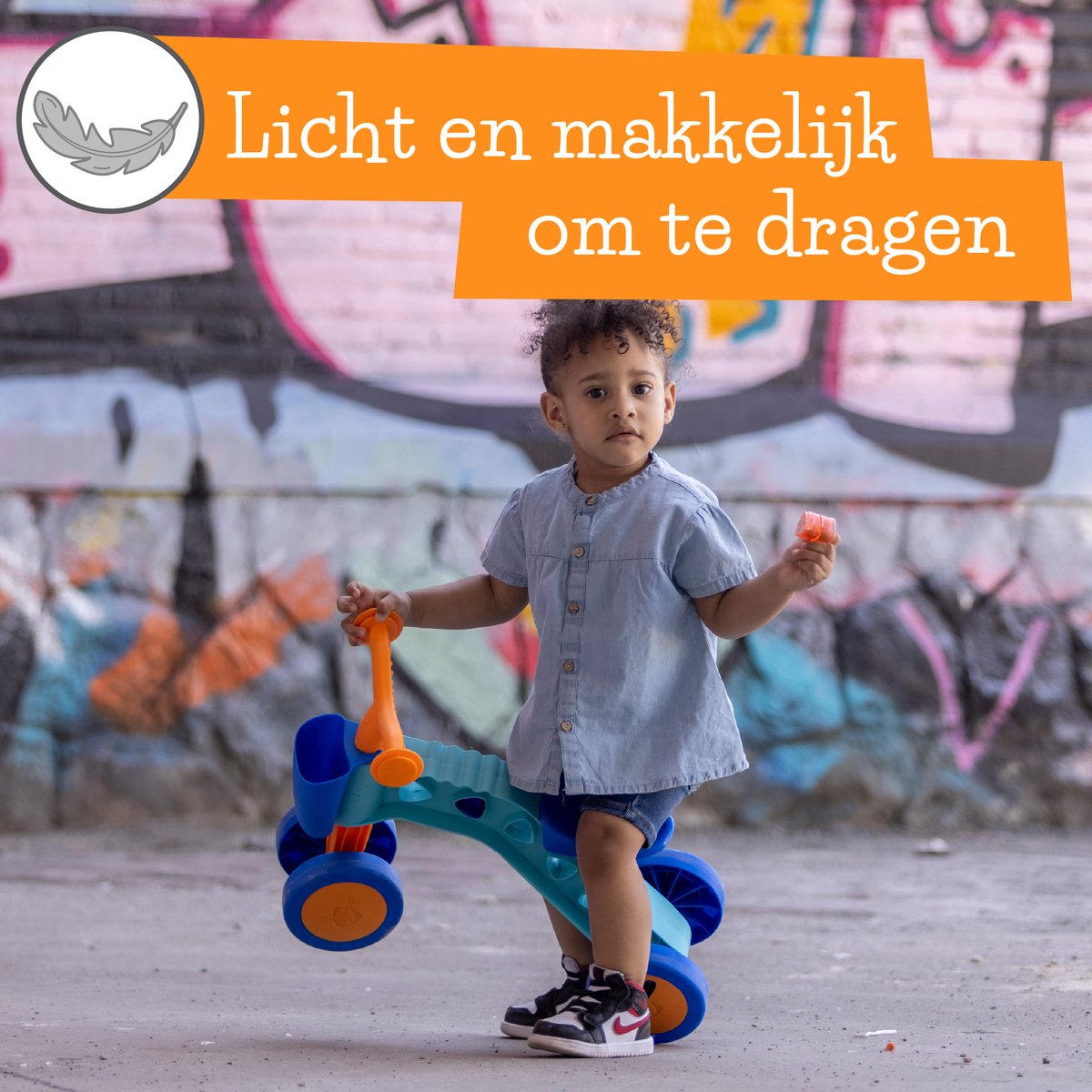 Chillafish Loopfiets 1 jaar voor jongens en meisjes met speelblokken - Loopwagen voor peuters tot 3 jaar met mandje - Blauw - Lichtgewicht - Stille anti slip banden voor binnen en buiten - Stabiele vierwieler - Model Itsibitsi