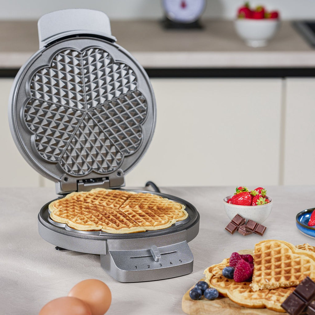 Princess 132380 Wafelijzer – 5 hartvormige wafels - 1200W - Regelbare thermostaat – 5 standen - Anti aanbaklaag - PFAS-vrij - Zilver - Gaufrier