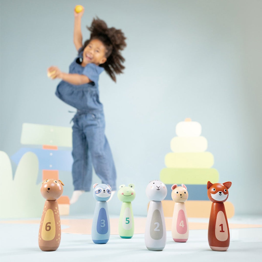 Woet® Wooden Animal Bowling Set for Kids - Skittle Game with 6 Pins and 2 Balls - Educational Game - From 3 Years