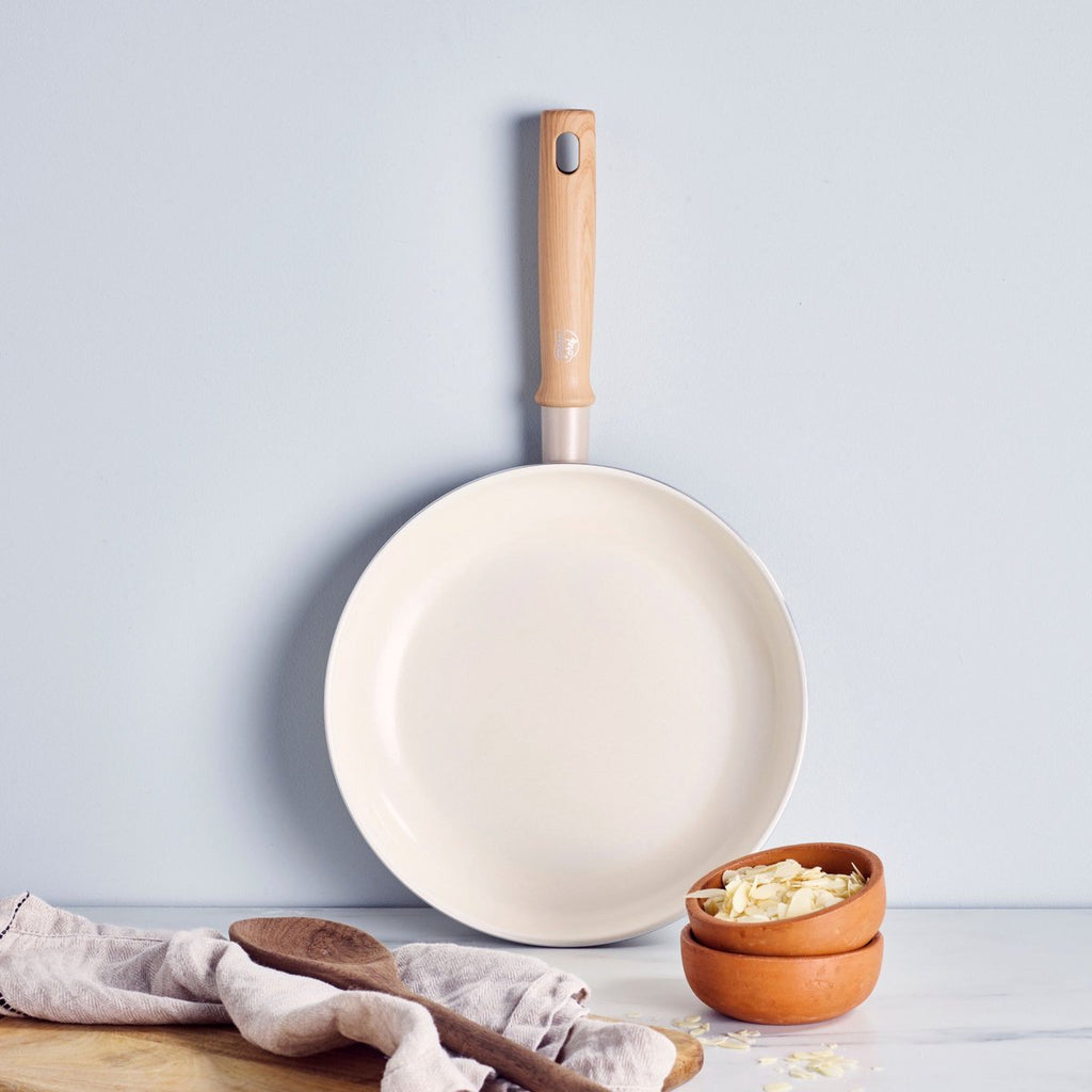 GreenChef Nordics ceramic induction frying pan 24 cm - PFAS-free - Induction pan - Dishwasher safe ceramic non-stick coating - Without lid - Stay-cool handle - Cream