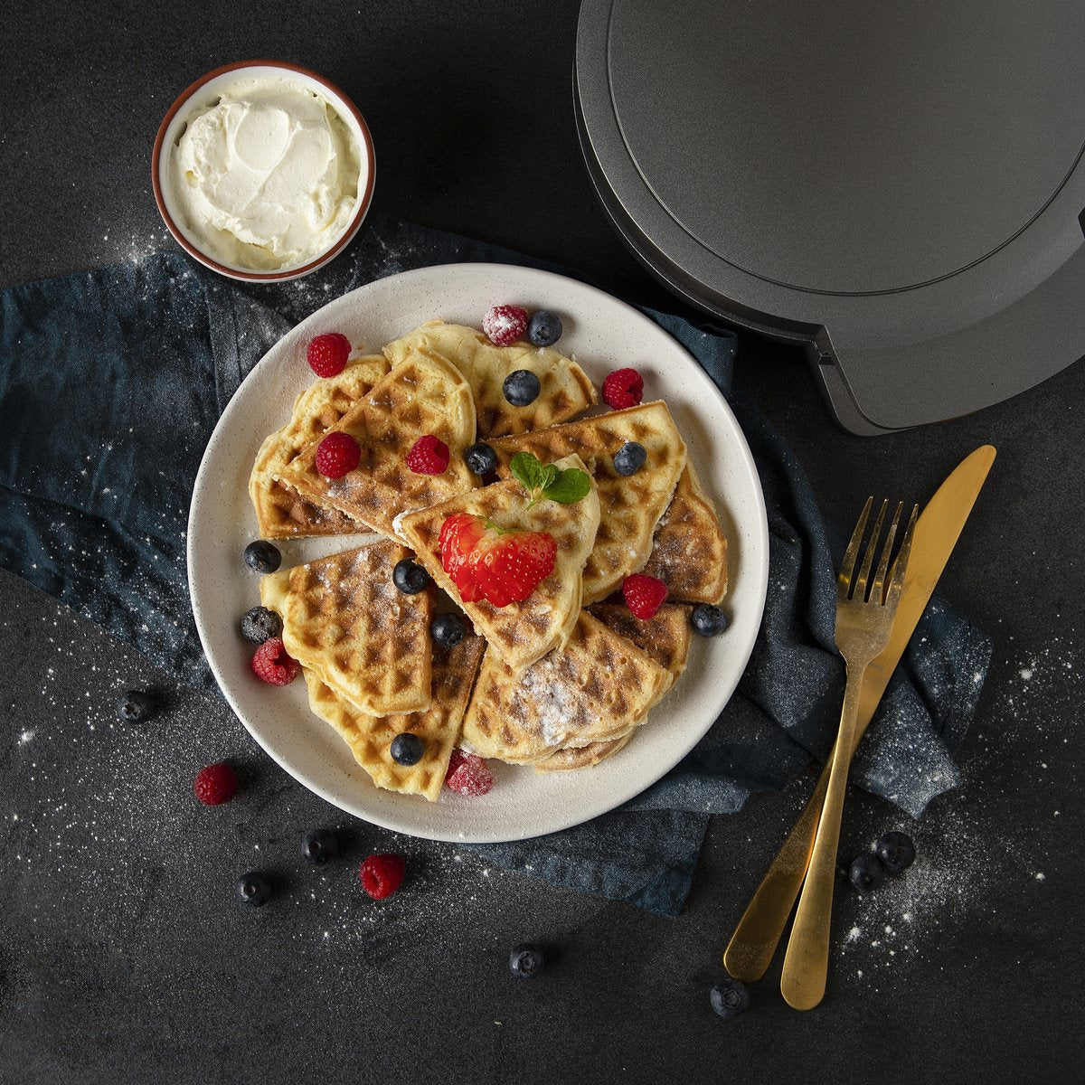 Princess 132380 Wafelijzer – 5 hartvormige wafels - 1200W - Regelbare thermostaat – 5 standen - Anti aanbaklaag - PFAS-vrij - Zilver - Gaufrier