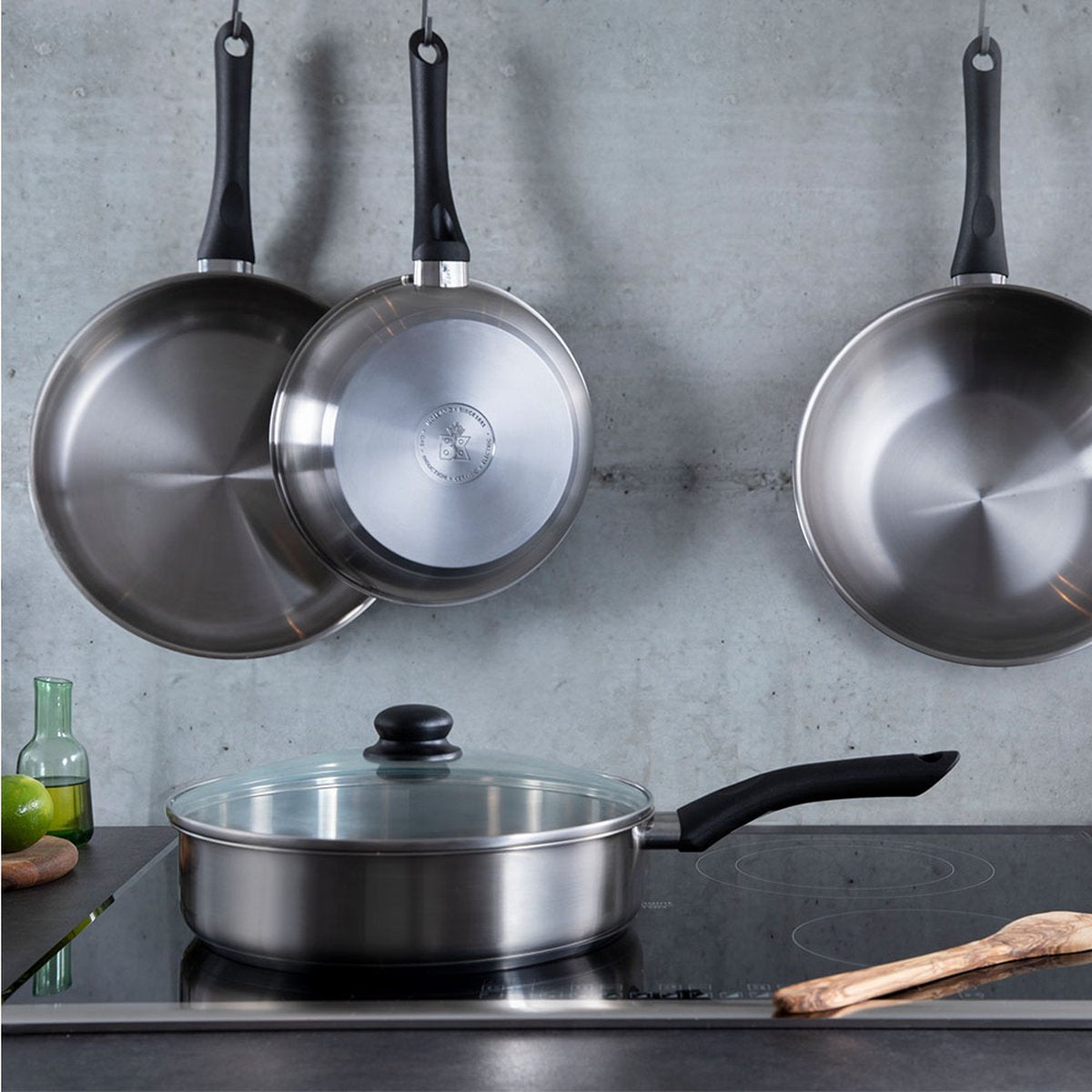 BK Bold Frying Pan 24cm - PFAS-free non-stick coating - Induction frying pan - Stainless steel skillet - Stay-cool handles - Oven safe up to 160°C - Stay-cool handles - Without lid - Silver