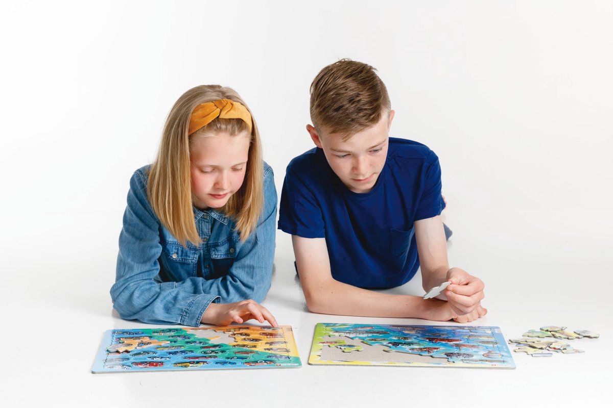 Larsen De brandweermannen – Puzzel – Voertuigen & Techniek – Brandweer – Educatieve legpuzzel voor kinderen – 45 stukjes – Gemaakt in Noorwegen – Extra dikke 2,5 mm stukjes – Tray met vaste rand