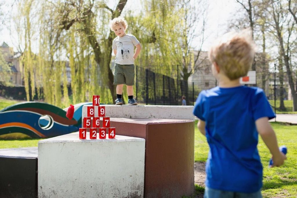 BS Toys Tin Can Alley Throwing Game - Bean Bag Toss Toy - Kids' Toys for Ages 3 and Up - Outdoor Toys - 10 Cans - Red - Games for Kids - Outdoor Toys - Outdoor Game - Outdoor Games - Garden Toys - Children's Gift