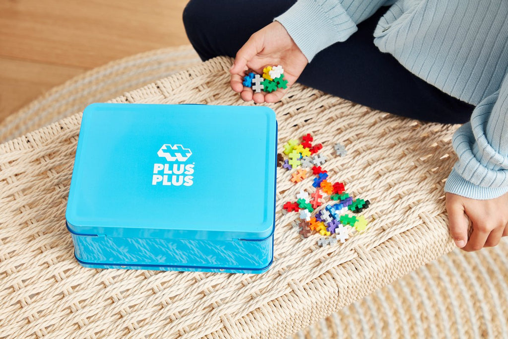 Plus-Plus Basic Reiskoffer 600 delige bouwset blauw - 7002 - Bouwspeelgoed - Constructiespeelgoed - Set met bouwstenen - Vanaf 5 jaar