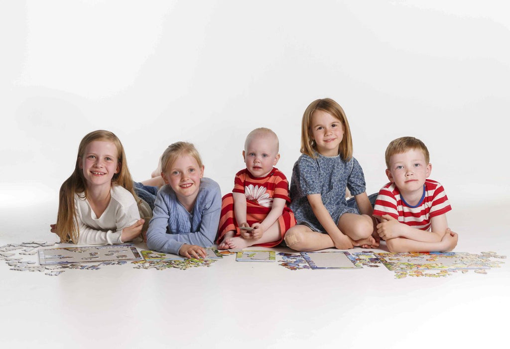 Larsen De brandweermannen – Puzzel – Voertuigen & Techniek – Brandweer – Educatieve legpuzzel voor kinderen – 45 stukjes – Gemaakt in Noorwegen – Extra dikke 2,5 mm stukjes – Tray met vaste rand