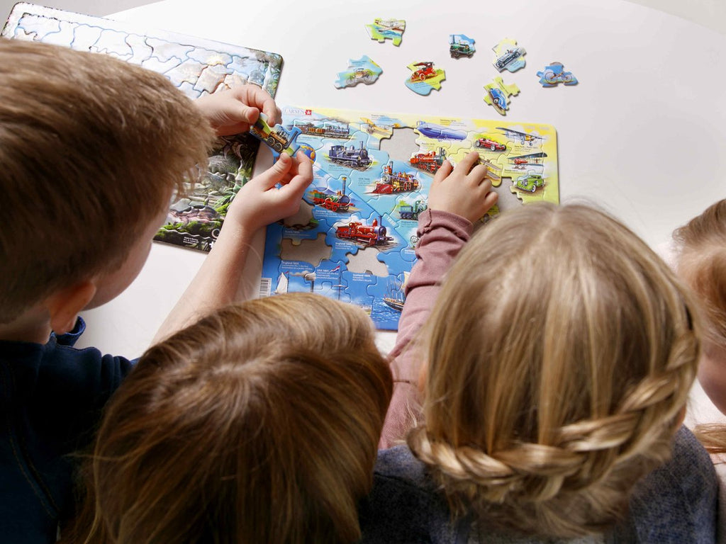 Larsen De brandweermannen – Puzzel – Voertuigen & Techniek – Brandweer – Educatieve legpuzzel voor kinderen – 45 stukjes – Gemaakt in Noorwegen – Extra dikke 2,5 mm stukjes – Tray met vaste rand