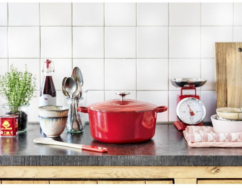 BK Bourgogne Cocotte en fonte 28cm/6,7l - cocotte induction - cocotte en fonte - va au four jusqu'à 230 degrés - couvercle avec anneaux d'arrosage - intérieur émaillé blanc - Chili Red – Retour, comme neuf