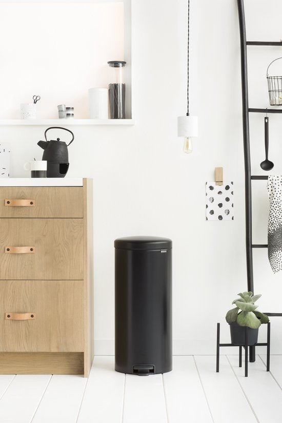 Brabantia NewIcon Prullenbak - 30 liter - Matt Black – Outlet, licht beschadigd