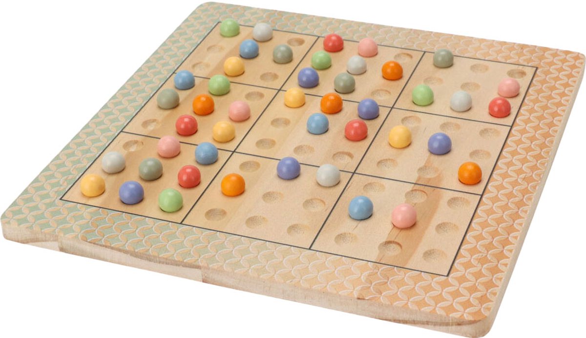 Houten bordspel sudoku denkspel met gekleurde balletjes