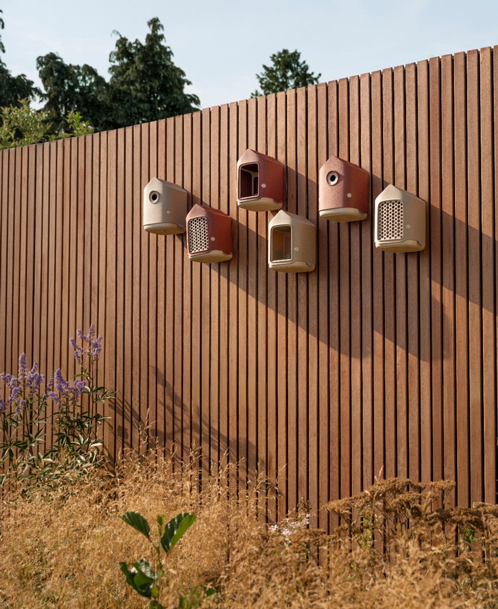 Elho Cosy Bird House 18cm - Vogelhuisje voor Tuin of Balkon - Geschikt voor meer dan 11 Soorten - 100% Gerecycled Plastic - L17.6 x B18 x H23 cm - Toscaans rood